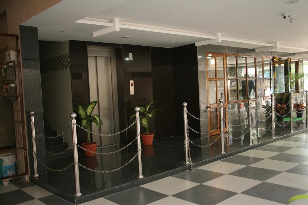 טירופאטי Kvp Inn מראה חיצוני תמונה